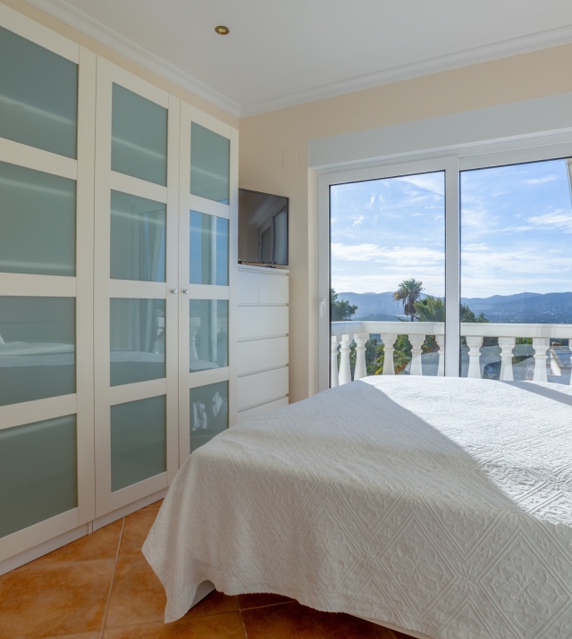 Resa Estates Ibiza sale te koop Villa hills Can Furnet bedroom 4.jpg